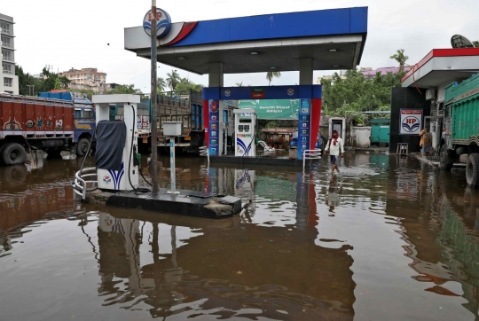 Porak-Poranda India Usai Hantaman Topan Amphan