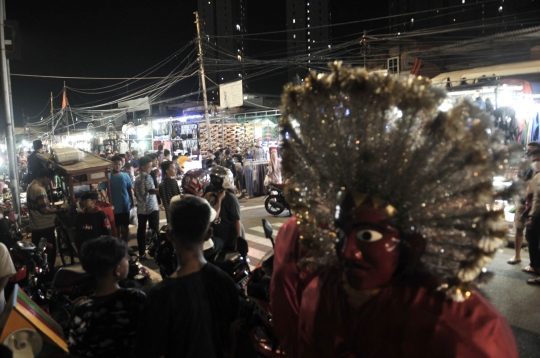 Malam Takbiran, Warga Padati Pasar Malam Jiung Kemayoran