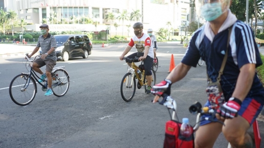 Pesepeda Ramaikan Bundaran HI Saat PSBB dan Idul Fitri