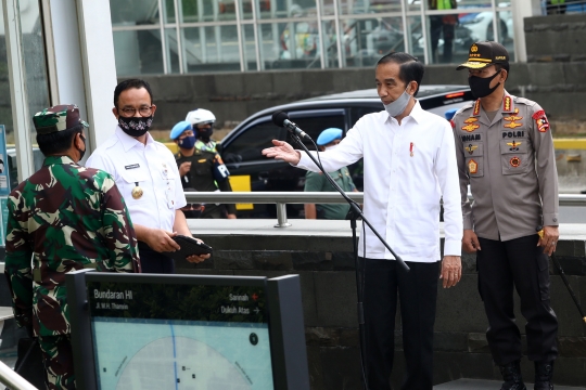 Jokowi Tinjau Kesiapan Penerapan New Normal di MRT