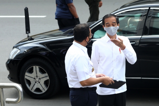 Jokowi Tinjau Kesiapan Penerapan New Normal di MRT