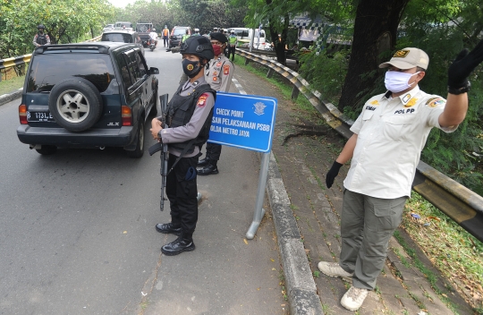 Petugas Gabungan Memperketat Perbatasan Jakarta