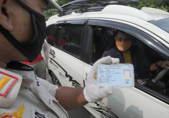 Petugas Gabungan Memperketat Perbatasan Jakarta