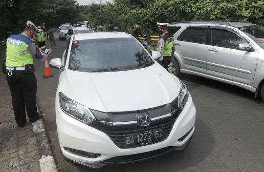 Petugas Gabungan Memperketat Perbatasan Jakarta
