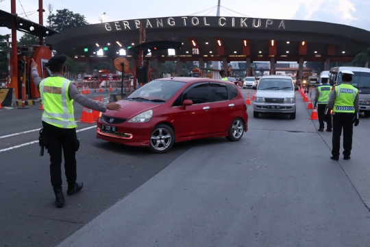 Puluhan Kendaraan Diputar Balik di Gerbang Tol Cikupa Menuju Jakarta