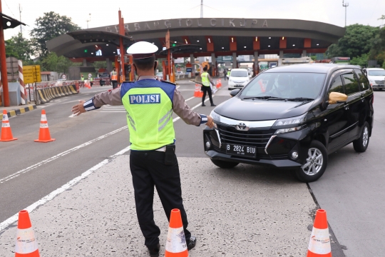 Puluhan Kendaraan Diputar Balik di Gerbang Tol Cikupa Menuju Jakarta