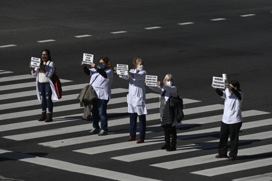 Dokter Argentina Protes Minimnya APD untuk Tangani Pasien Covid-19