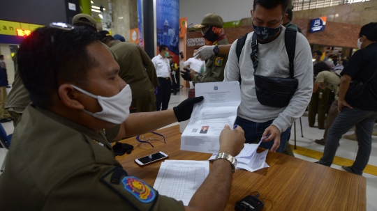 Penumpang Kereta Api Luar Biasa Wajib Membawa SIKM