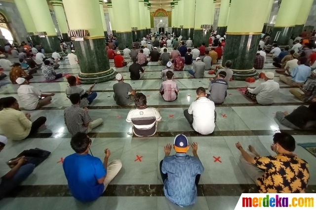 Foto Masjid Kauman Semarang Kembali Gelar Salat Jumat di Tengah