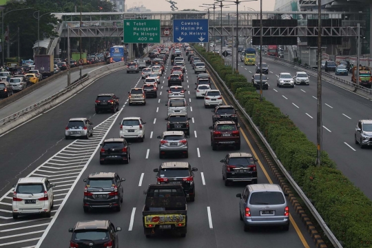 PSBB Belum Berakhir, Jalanan Jakarta Mulai Dipadati Kendaraan