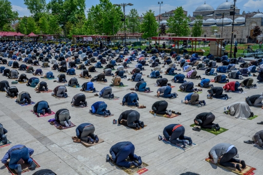 Melihat Penerapan New Normal saat Salat Jumat di Turki