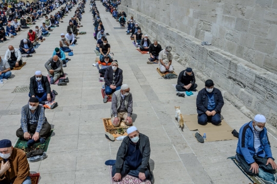 Melihat Penerapan New Normal saat Salat Jumat di Turki