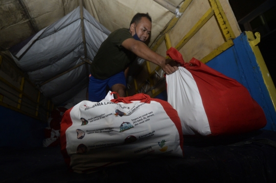 Penyaluran Bantuan Paket Sembako Tahap 3 dari Kemensos di Tangsel