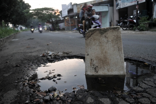 Jalan Pemda Cibinong yang Merana