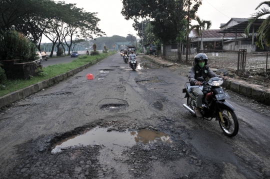 Jalan Pemda Cibinong yang Merana