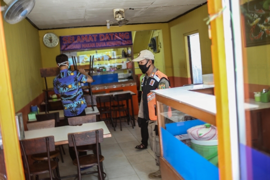 Penertiban Warung Makan yang Langgar PSBB