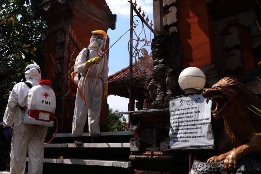 Rencana Dibuka Kembali, Pura di Tangerang Disemprot Disinfektan