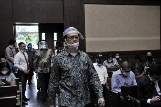 Sidang Perdana Kasus Jiwasraya, Terdakwa Kenakan Masker dan Face Shield