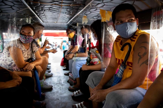 Cara Filipina Terapkan New Normal di Angkutan Umum