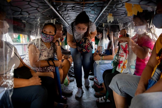 Cara Filipina Terapkan New Normal di Angkutan Umum