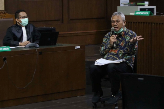 Ketua KPU Bersaksi di Sidang Suap PAW Anggota DPR