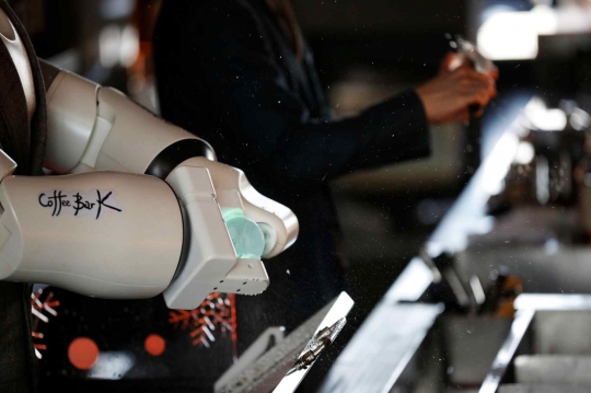 Jika Robot Gantikan Peran Manusia Menjadi Bartender di Seoul