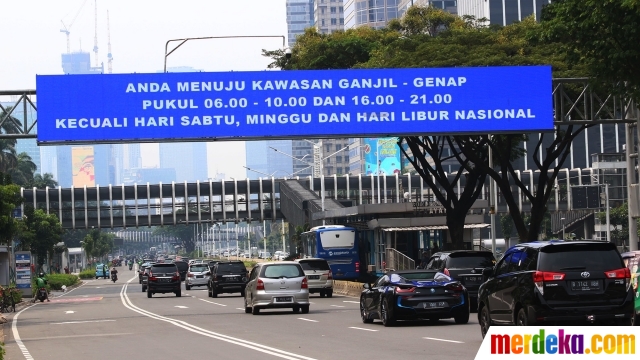 Foto Masa Psbb Transisi Jakarta Motor Kena Aturan Ganjil Genap Merdeka Com