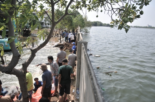 Kondisi Tanggul Jebol di Perumahan Pantai Mutiara