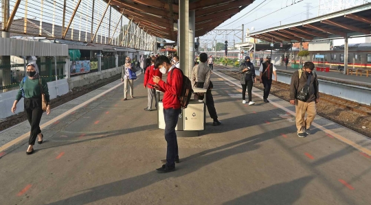 Hari Kedua Transisi PSBB, Stasiun Depok Lama Terpantau Lengang