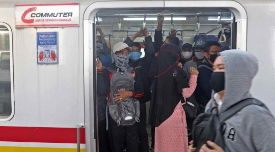 Hari Kedua Transisi PSBB, Stasiun Depok Lama Terpantau Lengang