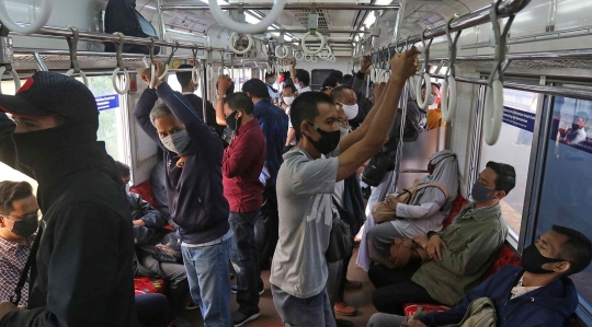 Hari Kedua Transisi PSBB, Stasiun Depok Lama Terpantau Lengang