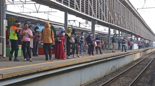 Hari Kedua Transisi PSBB, Stasiun Depok Lama Terpantau Lengang