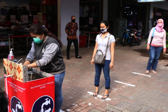 Tekan Penyebaran Corona, Pembeli Wajib Cuci Tangan Sebelum Belanja