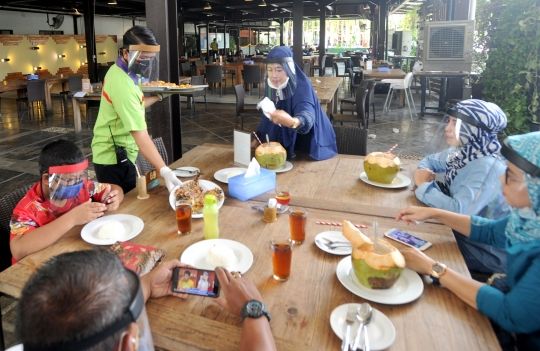 Melihat Rumah Makan yang Terapkan Protokol Kesehatan