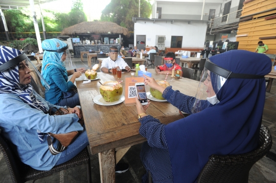 Melihat Rumah Makan yang Terapkan Protokol Kesehatan