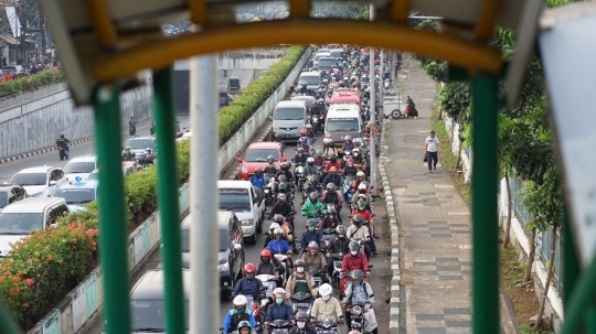 PSBB Transisi, Begini Parahnya Kemacetan di Pasar Minggu