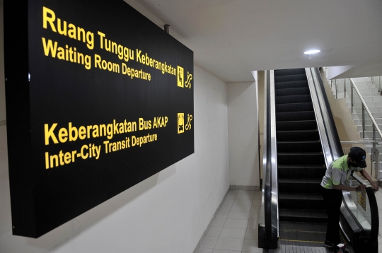 Terminal Pulogebang Sepi Penumpang