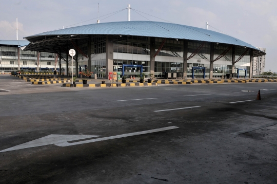 Terminal Pulogebang Sepi Penumpang