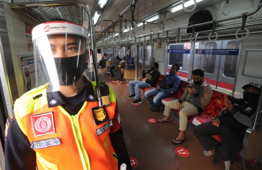 Naik KRL Jabodetabek Dibatasi 74 Penumpang Tiap Gerbong