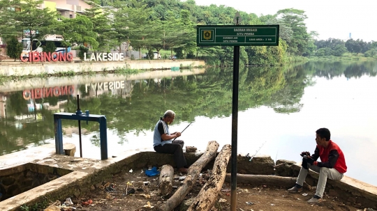 Masih Ditutup, Warga Tetap Kunjungi Setu Cibinong