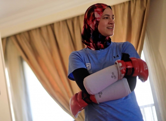 Semangat Atlet Cantik Mesir Berlatih Taekwondo di Rumah