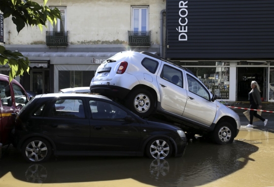 Banjir Bandang Porak-Porandakan Prancis