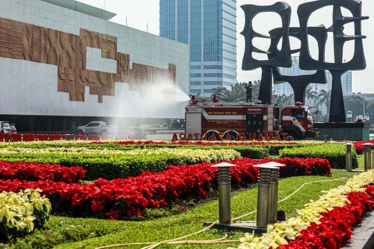 Penyemprotan Disinfektan Jelang Masa Sidang DPR