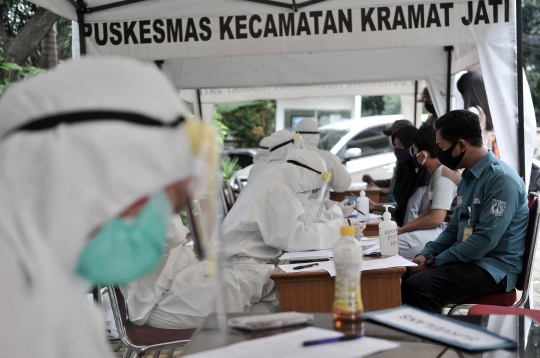 Pegawai Kantor Kecamatan Jalani Tes Swab Covid-19