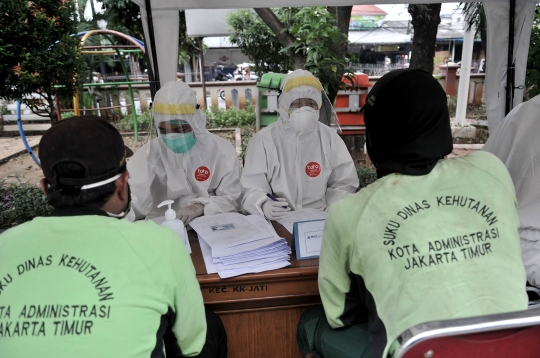 Pegawai Kantor Kecamatan Jalani Tes Swab Covid-19