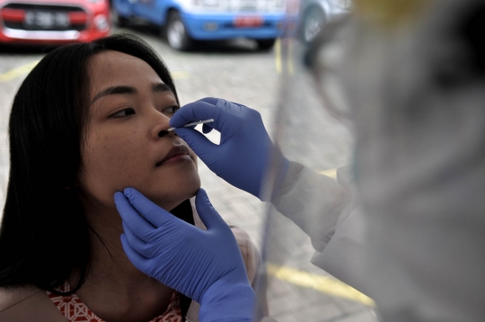 Pegawai Kantor Kecamatan Jalani Tes Swab Covid-19