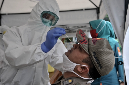 Pegawai Kantor Kecamatan Jalani Tes Swab Covid-19