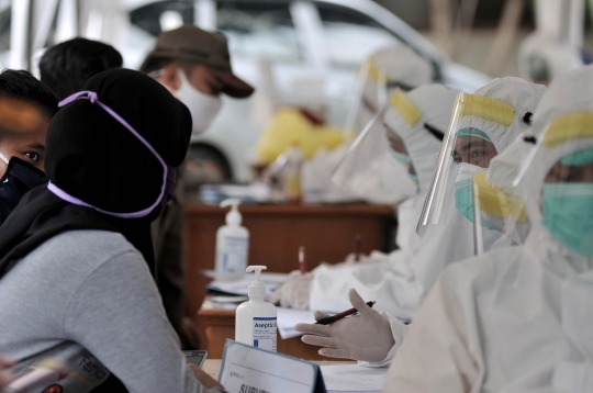 Pegawai Kantor Kecamatan Jalani Tes Swab Covid-19