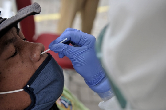 Pegawai Kantor Kecamatan Jalani Tes Swab Covid-19