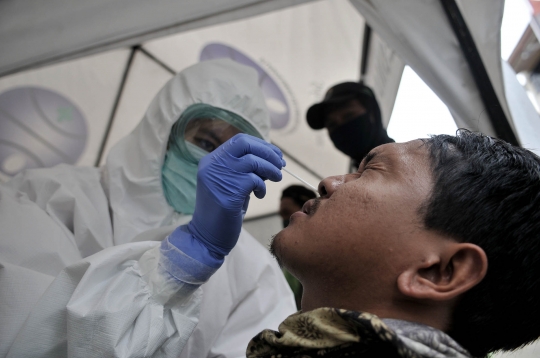 Pegawai Kantor Kecamatan Jalani Tes Swab Covid-19